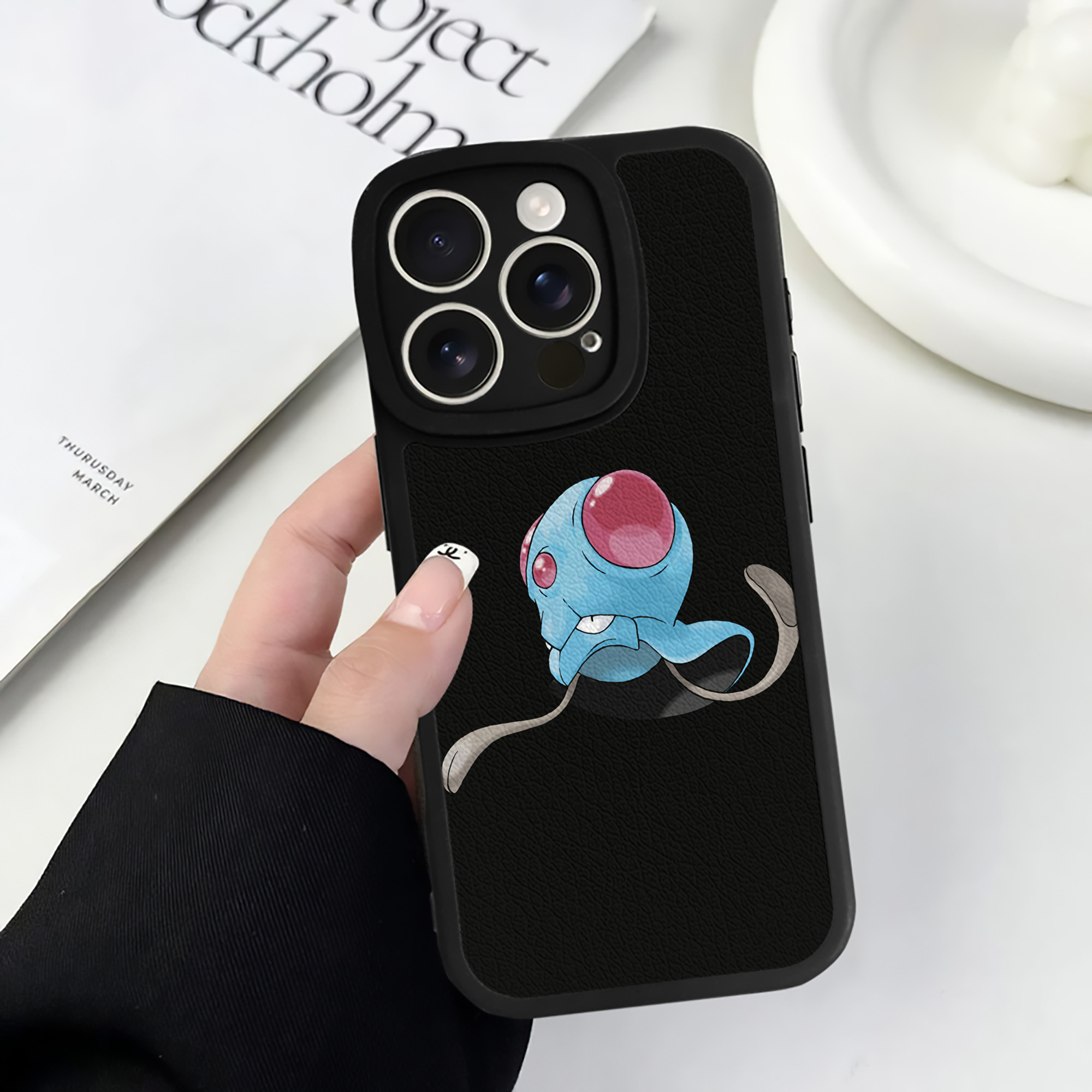 （画像用） ポケットモンスター Pokémon 【iPhone 16シリーズ対応】シリコンスマホケース（レザー調） 材質：シリコン